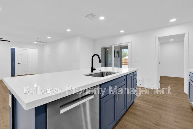 Building Photo - 3138 W Elm St