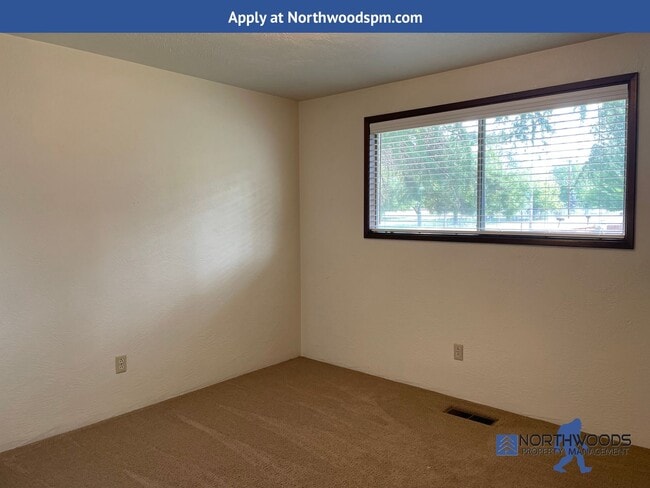 Building Photo - Very Nice 3 Bedroom 2 Bath Home-Located on a Corner Lot