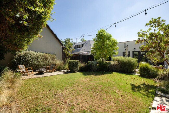 Building Photo - 851 Masselin Ave