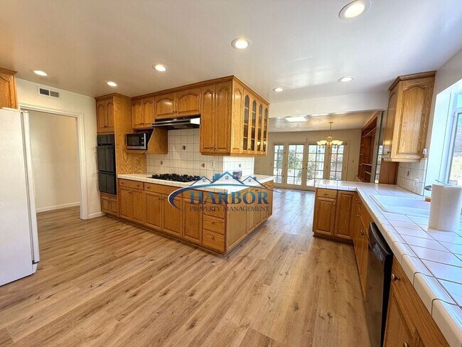 Building Photo - 2028 Elberon Ave
