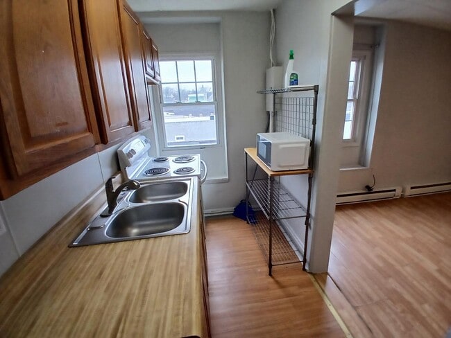 Building Photo - 126 E Main St