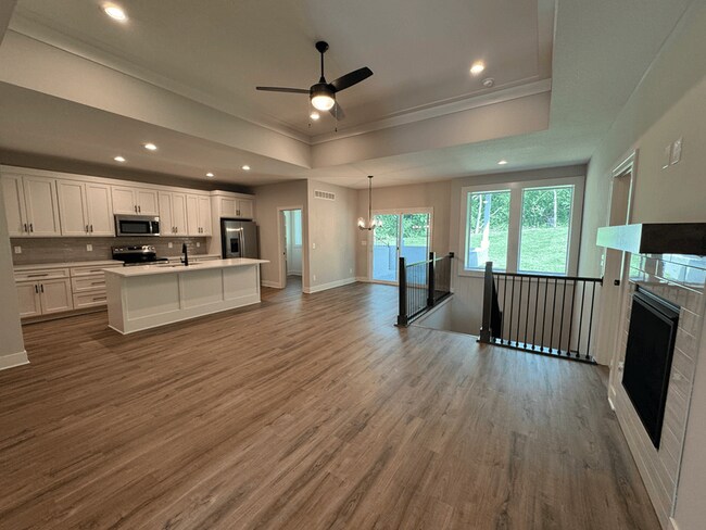 Building Photo - 1613 SW Hedgewood Ln