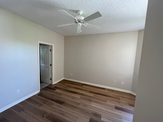 Building Photo - 8760 The Esplanade Ct