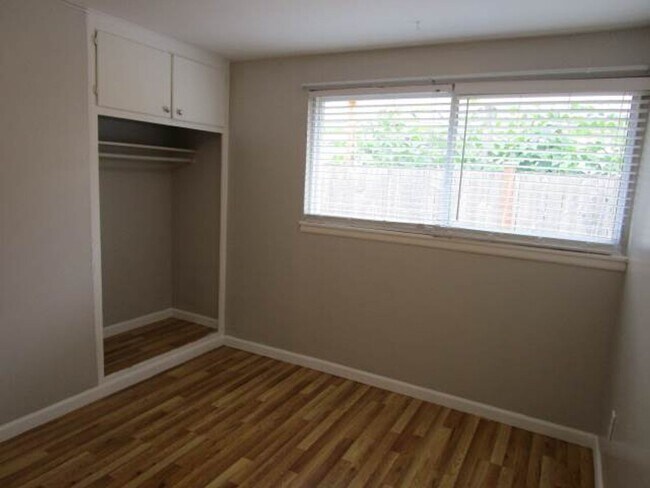 Building Photo - Charming 3 bedroom, 1 bathroom home locate...
