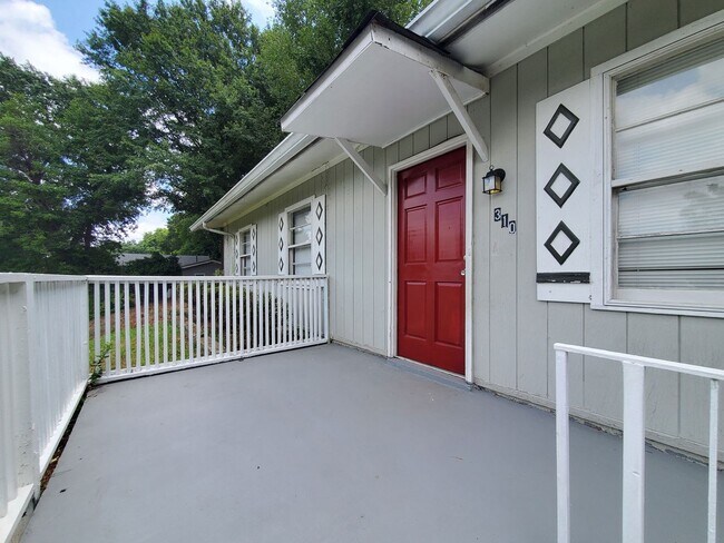 Primary Photo - Fantastic 3/1 Bungalow Near Langford Park ...
