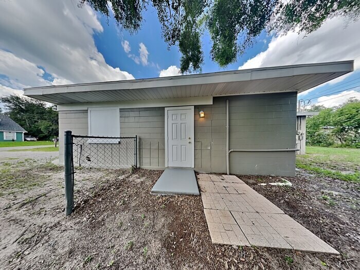 Building Photo - 6809 E North Bay St