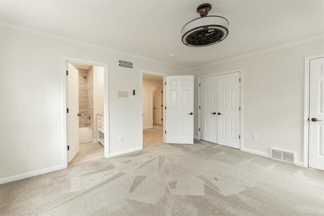 Building Photo - 8441 Dogwood Rd