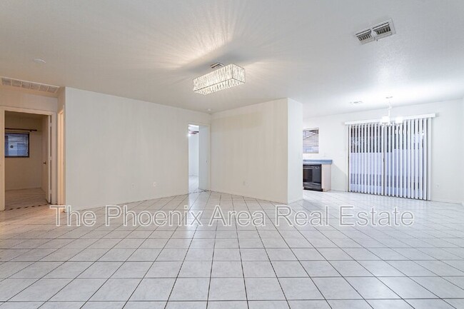 Building Photo - 663 S Colonial Ct