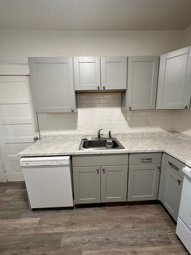 Building Photo - Updated 4-Bedroom Home Near Perry Street –...