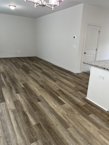 Building Photo - 18 Matrix Ct