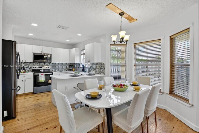 Building Photo - 14076 S Forest Oak Cir