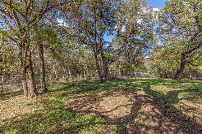 Building Photo - 6300 London Dr