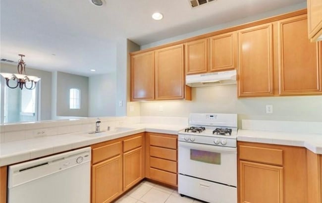 Building Photo - 1800 E Lakeshore Dr