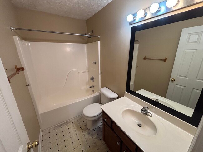 Building Photo - 2601 Buck Ln