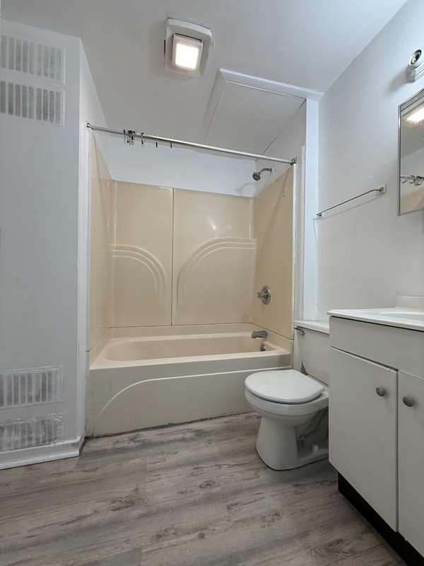 Building Photo - 380 Orange St