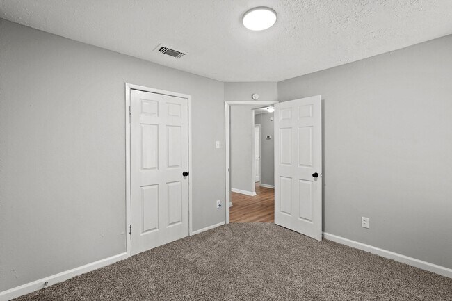 Building Photo - 7215 Trogon Ln