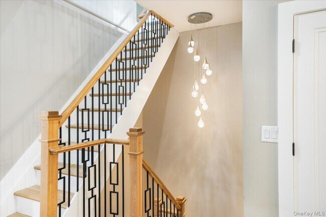 Building Photo - 260 W Main St