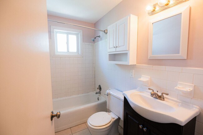 Building Photo - 315 S Mendenhall St