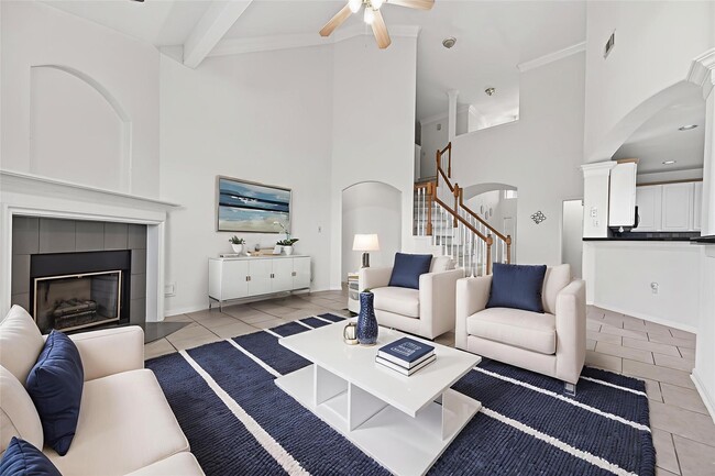 Building Photo - 14914 W Bend Dr