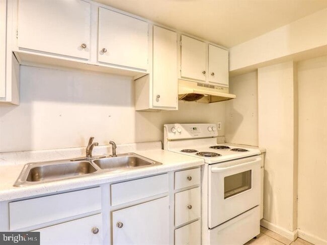 Building Photo - 103 N Church St