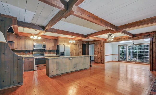 Building Photo - Charming Home in Brandermill.