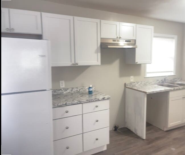 Building Photo - 821 Carneal Rd