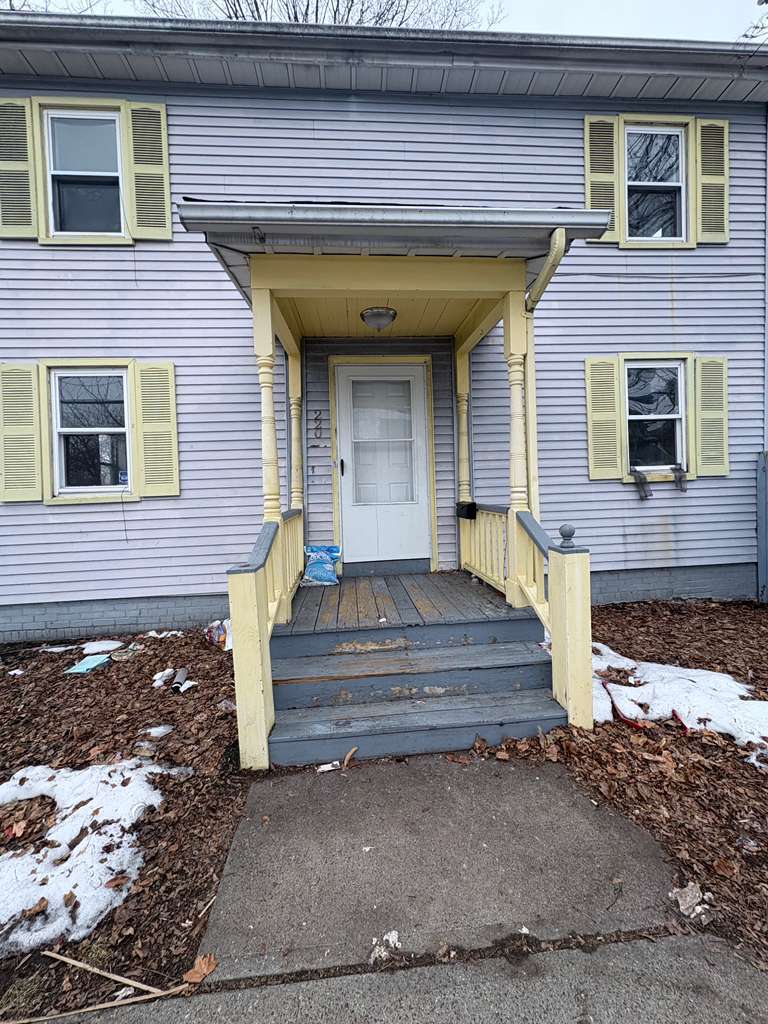 Building Photo - 320 Lenox St