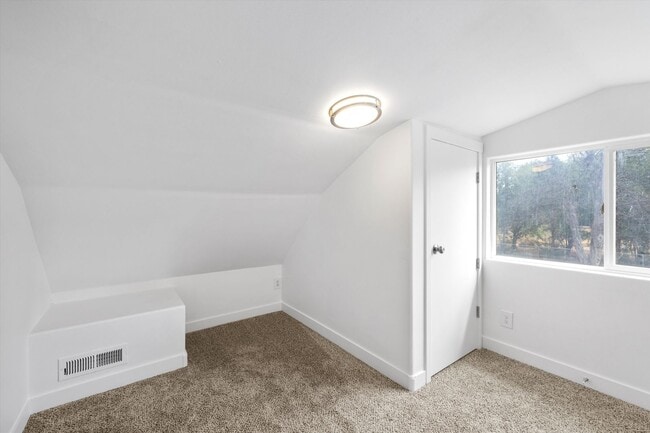 Building Photo - Beautiful 3-Bedroom, 3-Bath Home with a Huge Yard and Ample Parking