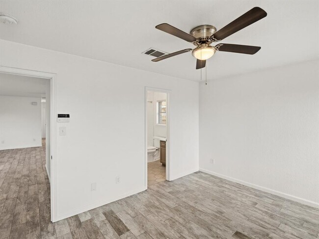 Building Photo - 1144 Miss Kimberly's Ln