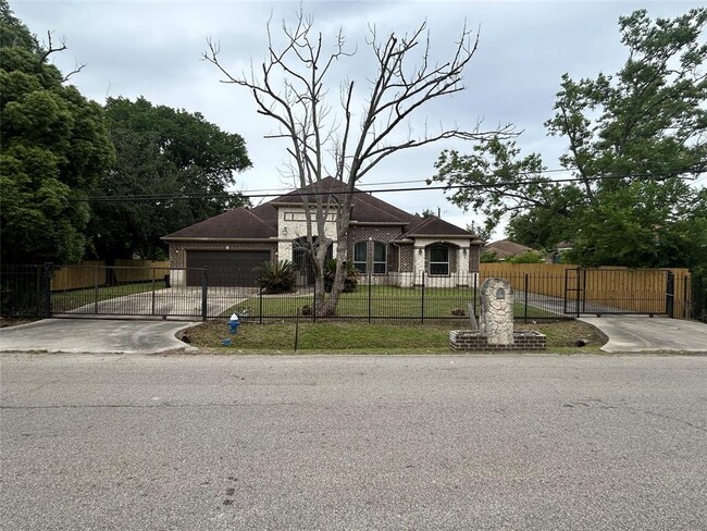 Building Photo - 6118 Grapevine St