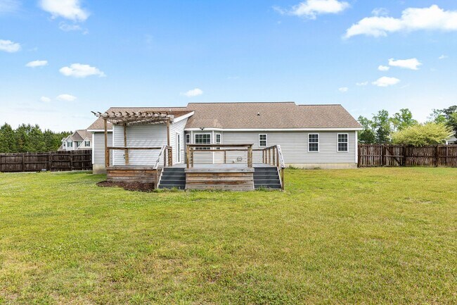 Building Photo - 214 Tall Tree Court