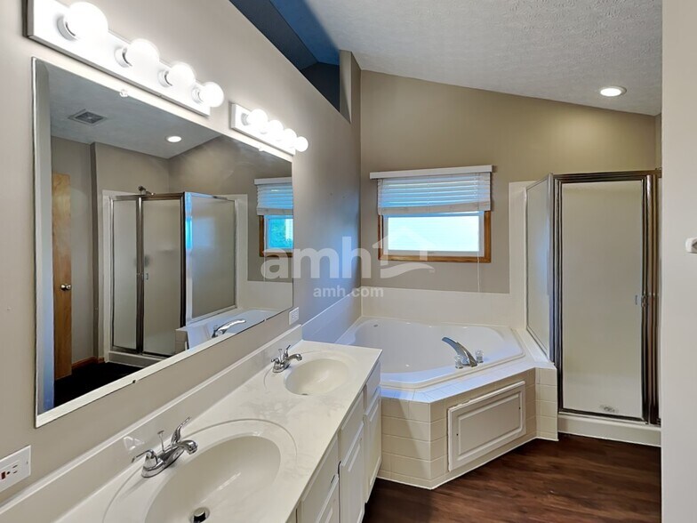 Building Photo - 2403 Hutcheson Ct