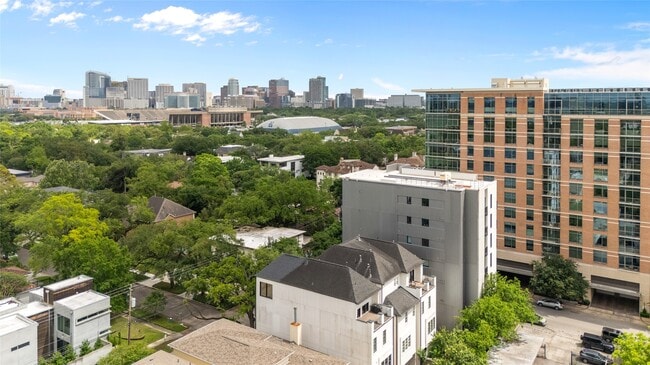 Building Photo - 2406 Tangley St