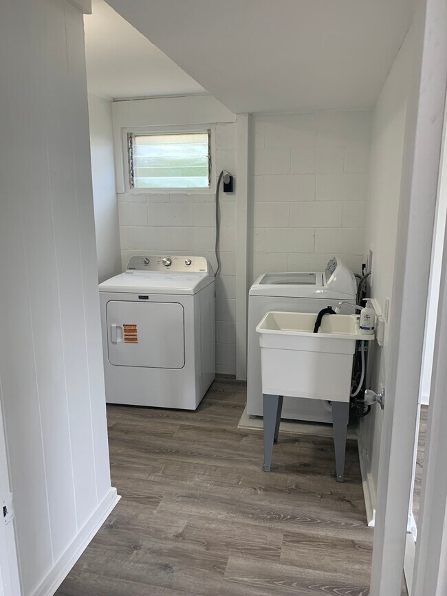 Building Photo - 3340 Ala Laulani St