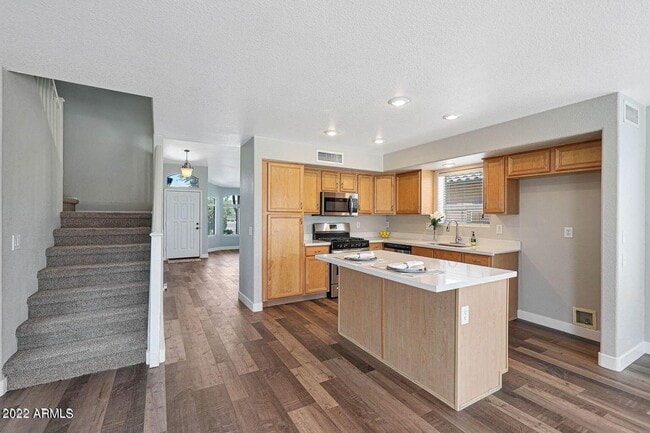 Building Photo - 15841 W Moreland St