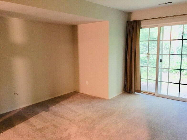 Building Photo - 810 N Forklanding Rd