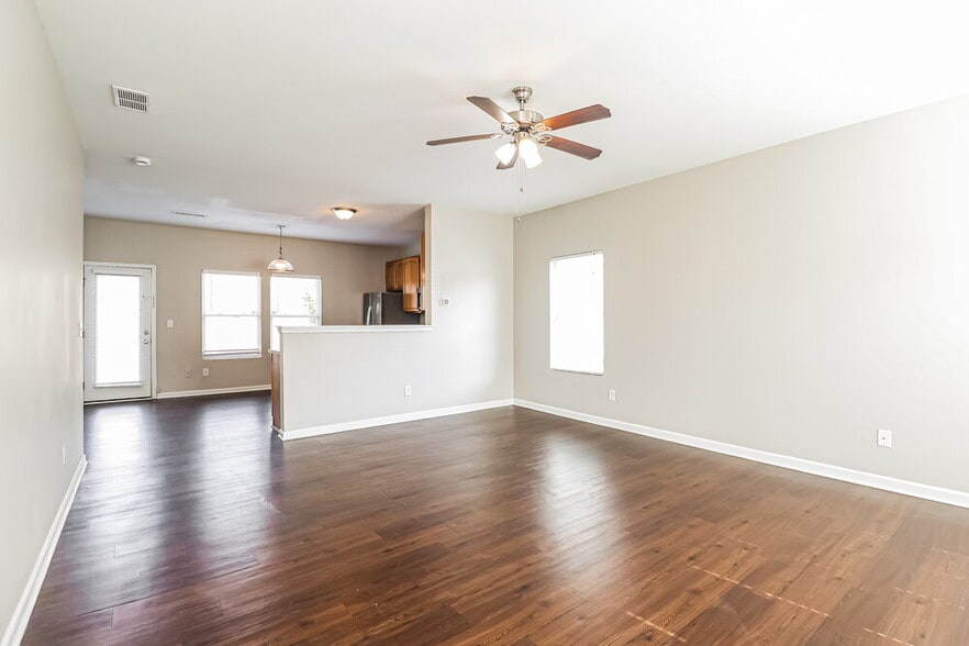 Building Photo - 4828 Abercromby St