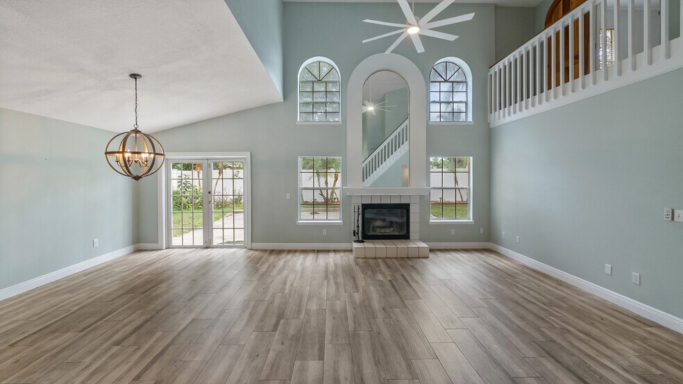 Building Photo - 468 Queensbridge Dr