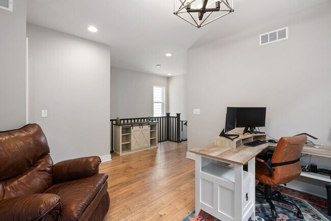 Building Photo - 1124 Edgehill Rd