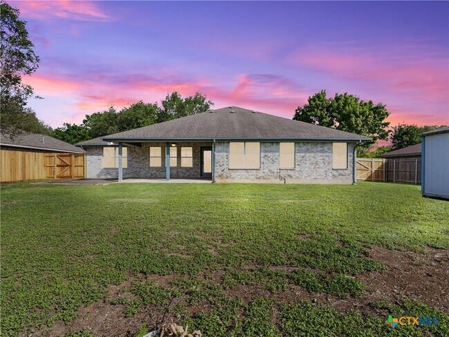 Building Photo - 1625 Sunnybrook Dr