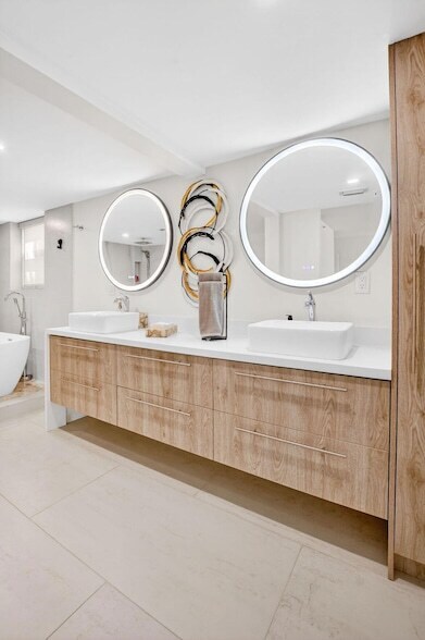 Building Photo - 7233 Promenade Dr