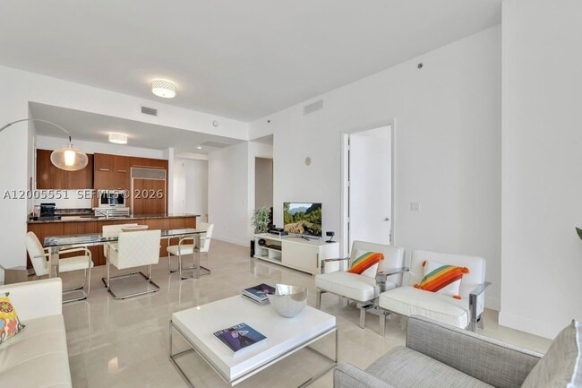 Building Photo - 15811 Collins 4002