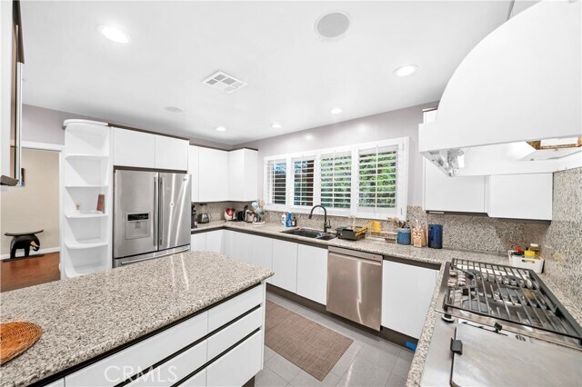 Building Photo - 2500 Benedict Canyon Drive