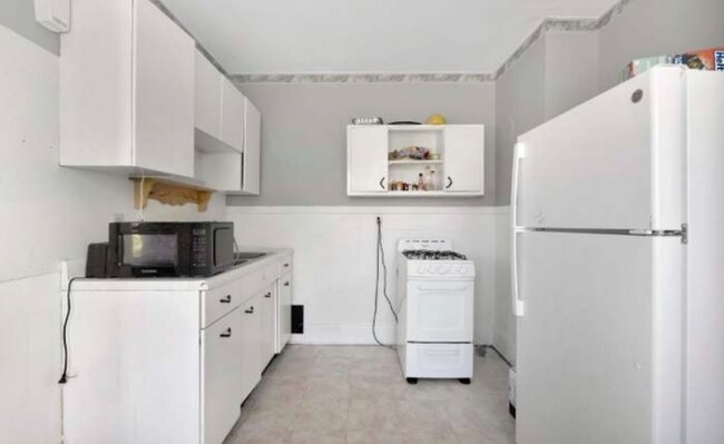 Building Photo - 3421 Glenway Ave