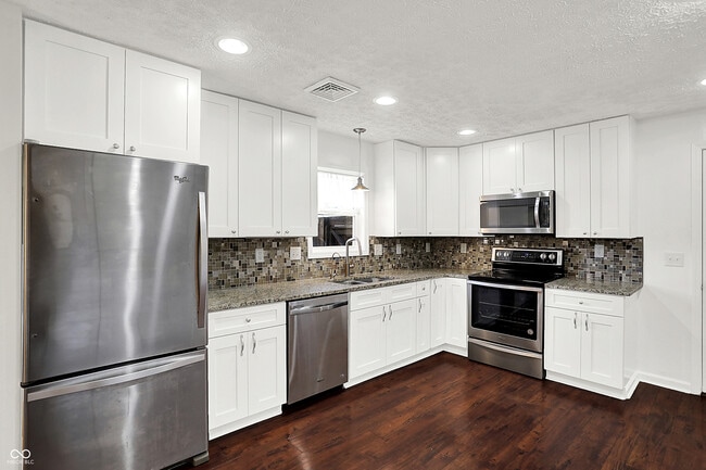 Building Photo - 301 W Pierce St