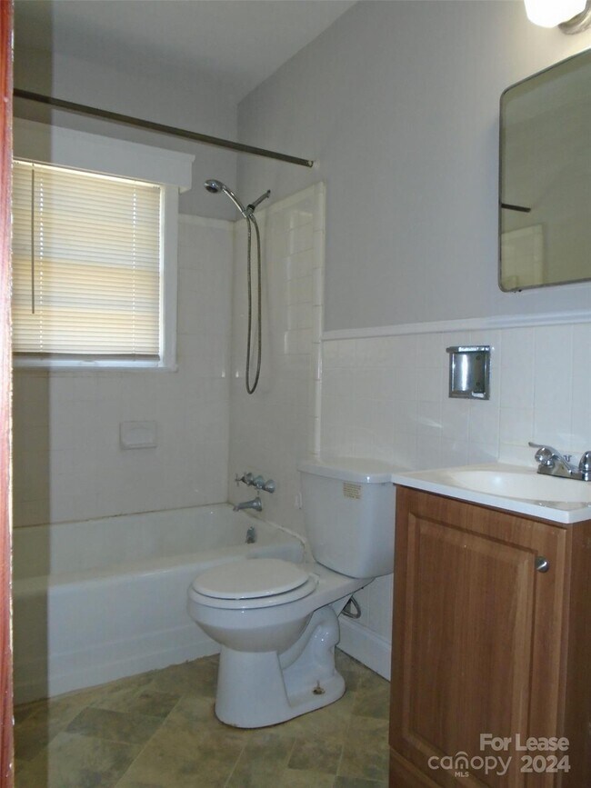 Building Photo - 3623 Eastway Dr