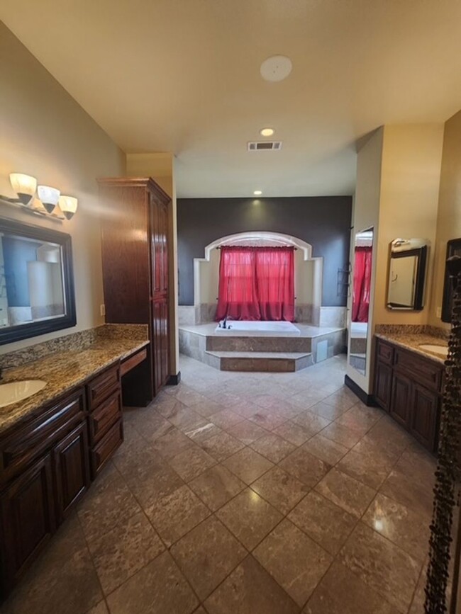 Building Photo - 2331 Calloway Dr