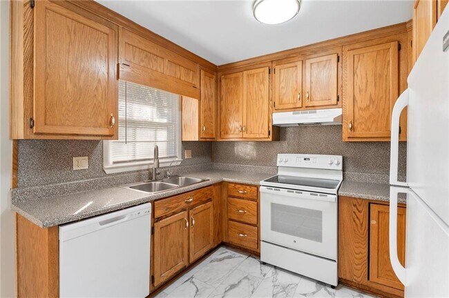 Building Photo - 320 Crossville Ct