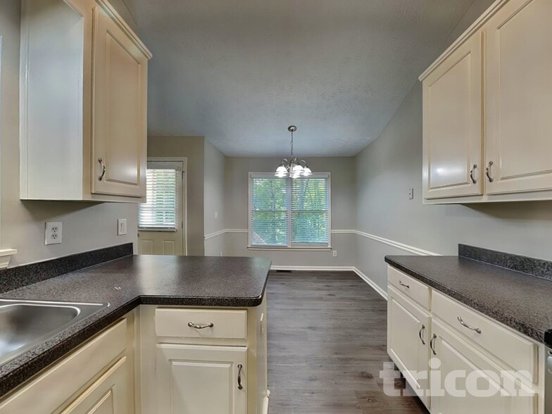 Building Photo - 5731 Newnan Cir