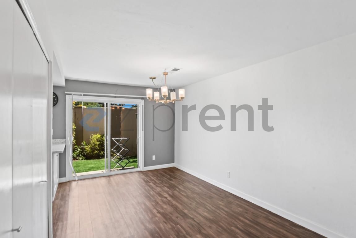 Building Photo - Unit